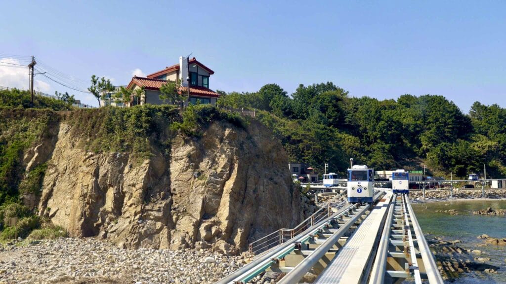 A picture of the Into the Storm Set (폭풍속으로 세트장) on the Jukbyeon Cape (죽변곶) in Jukbyeon Port (죽변항) along the Gyeongbuk (East Coast) Bicycle Path (동해안자전거길 (경북)) in Uljin County (울진군), South Korea.