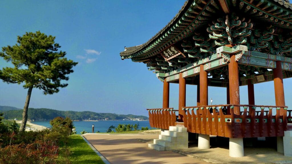 A picture of Mangyang Pavilion (망양정) along the Gyeongbuk (East Coast) Bicycle Path (동해안자전거길 (경북)) in Uljin County (울진군), South Korea.