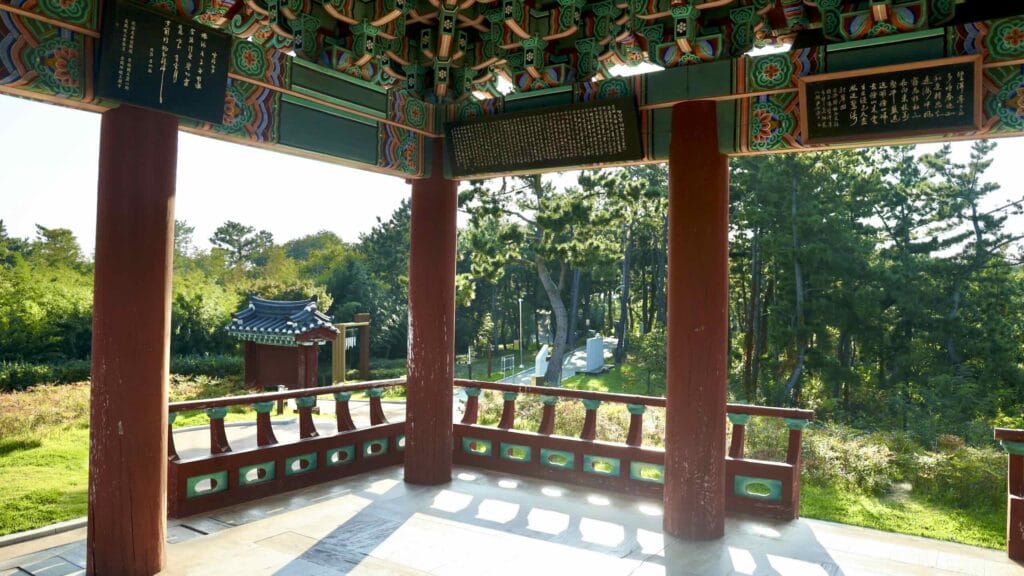 A picture of Mangyang Pavilion (망양정) along the Gyeongbuk (East Coast) Bicycle Path (동해안자전거길 (경북)) in Uljin County (울진군), South Korea.