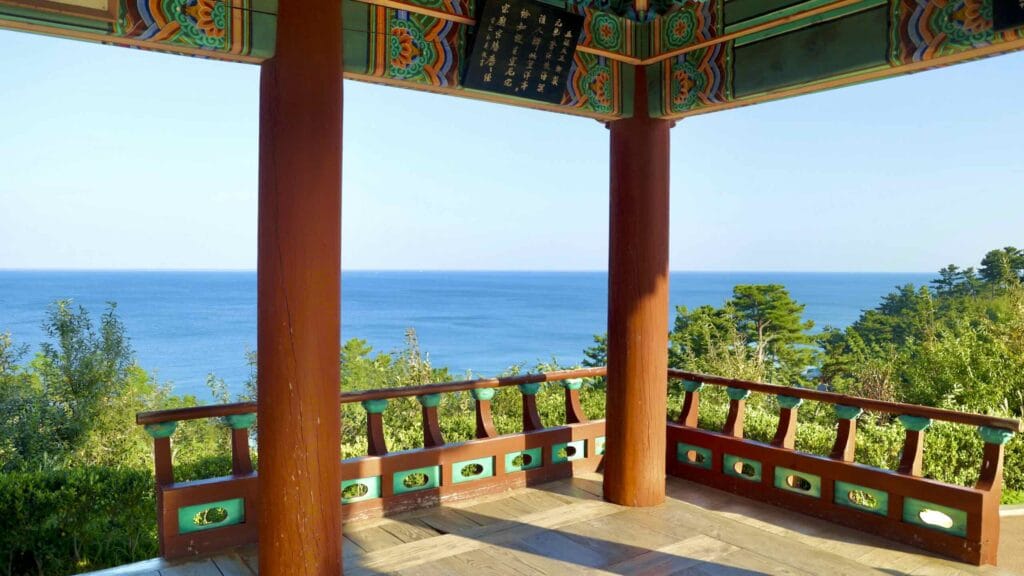 A picture of Mangyang Pavilion (망양정) along the Gyeongbuk (East Coast) Bicycle Path (동해안자전거길 (경북)) in Uljin County (울진군), South Korea.