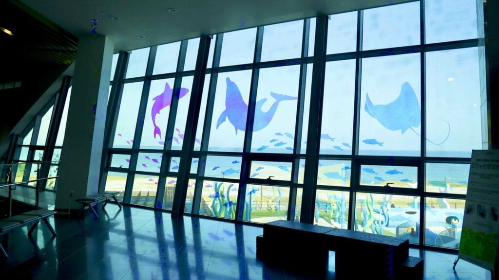 A picture of the National Maritime Science Museum (국립해양과학관) in Jukbyeon Port (죽변항) along the Gyeongbuk (East Coast) Bicycle Path (동해안자전거길 (경북)) in Uljin County (울진군), South Korea.