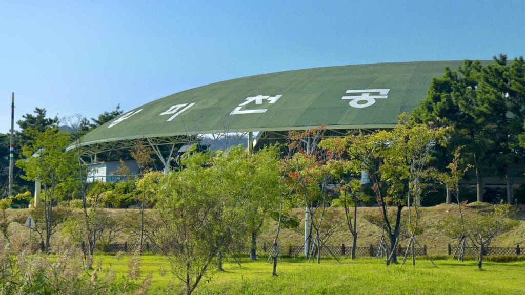 A picture of Uljin Wangpi Stream Eco Park (울진왕피천생태공원) along the Gyeongbuk (East Coast) Bicycle Path (동해안자전거길 (경북)) in Uljin County (울진군), South Korea.