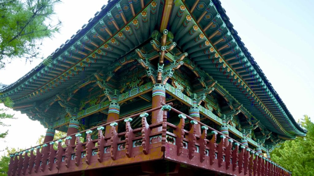A picture of Wolsong Pavilion (월송정) along the Gyeongbuk (East Coast) Bicycle Path (동해안자전거길 (경북)) in Uljin County (울진군), South Korea.