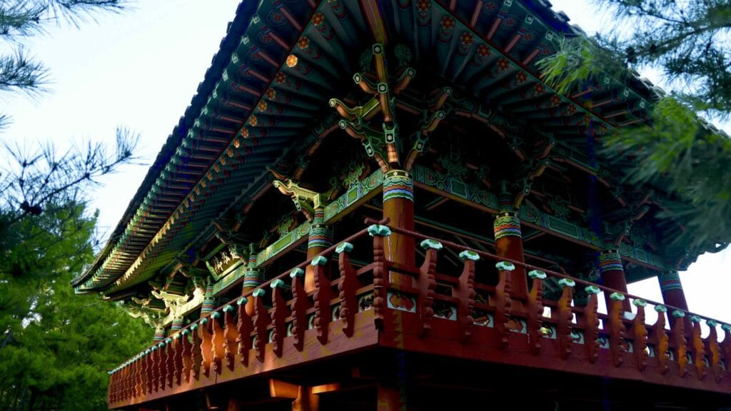 A picture of Wolsong Pavilion (월송정) along the Gyeongbuk (East Coast) Bicycle Path (동해안자전거길 (경북)) in Uljin County (울진군), South Korea.