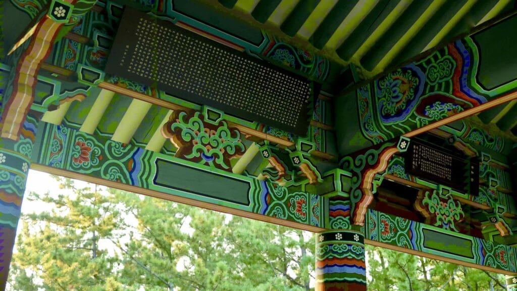 A picture of Wolsong Pavilion (월송정) along the Gyeongbuk (East Coast) Bicycle Path (동해안자전거길 (경북)) in Uljin County (울진군), South Korea.