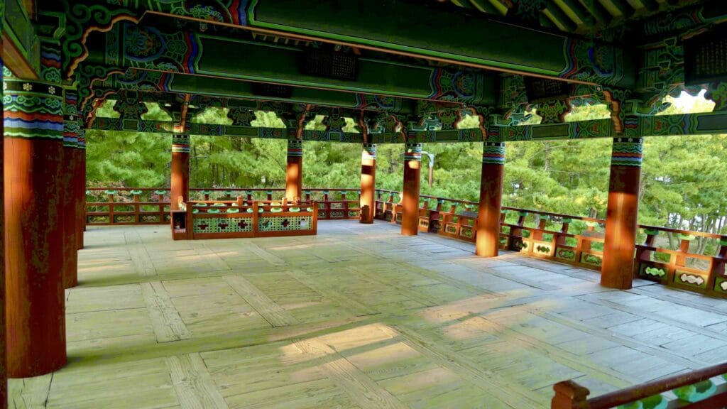 A picture of Wolsong Pavilion (월송정) along the Gyeongbuk (East Coast) Bicycle Path (동해안자전거길 (경북)) in Uljin County (울진군), South Korea.
