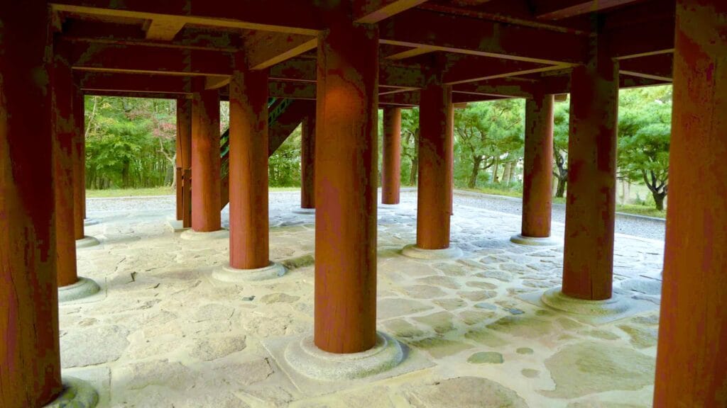 A picture of Wolsong Pavilion (월송정) along the Gyeongbuk (East Coast) Bicycle Path (동해안자전거길 (경북)) in Uljin County (울진군), South Korea.