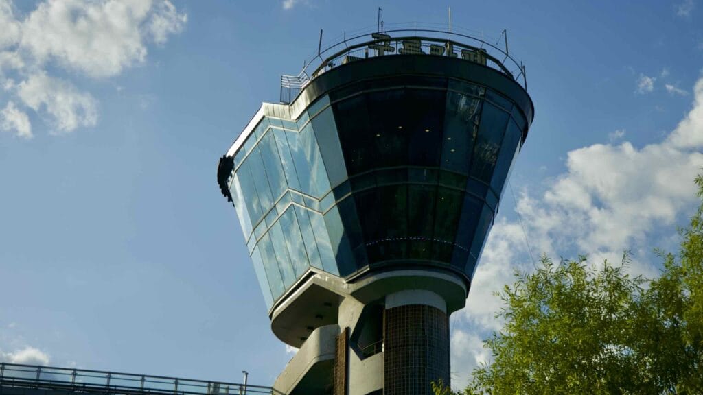 A picture of the Dongjak Bridge (동작대교) and its observatories in Banpo Hangang Park (반포한강공원) in Seoul, South Korea.