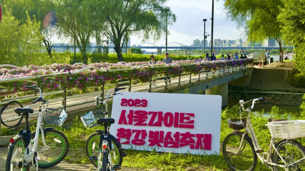 A picture of the Seorae Island (서래섬) in Banpo Hangang Park (반포한강공원) in Seoul, South Korea.