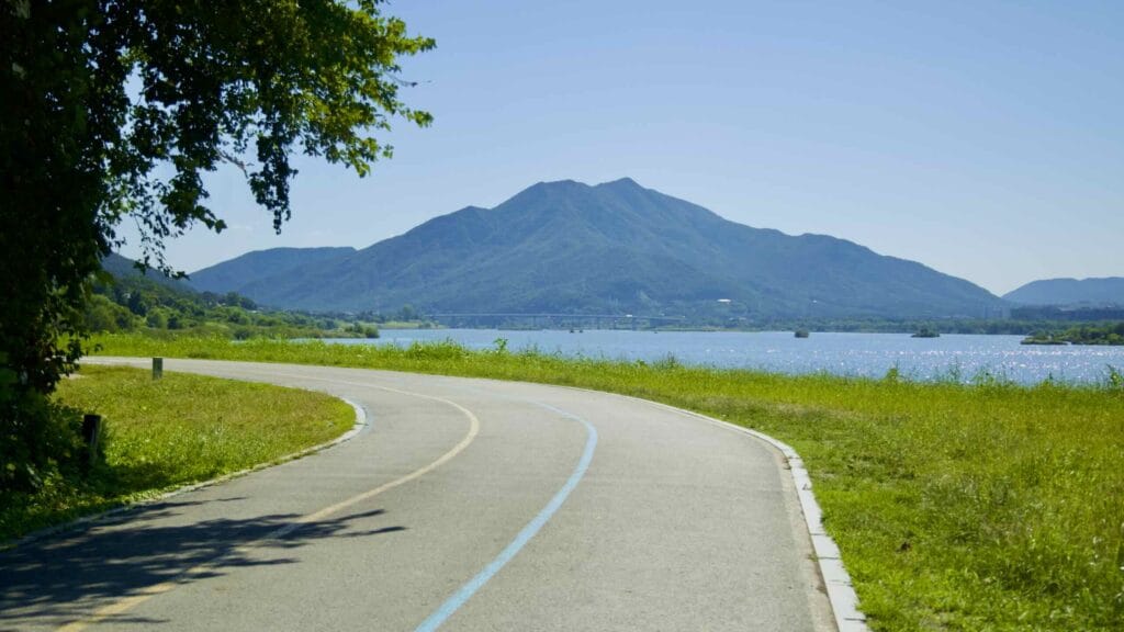 A picture of the Hangang Bike Path (한강 자전거길) in Namyangju City (남양주시) South, Korea.