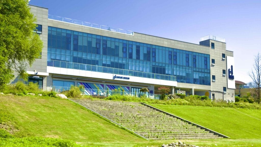 A picture of the Hangang Museum near the Hangang Bike Path (한강 자전거길) in Namyangju City (남양주시) South, Korea.