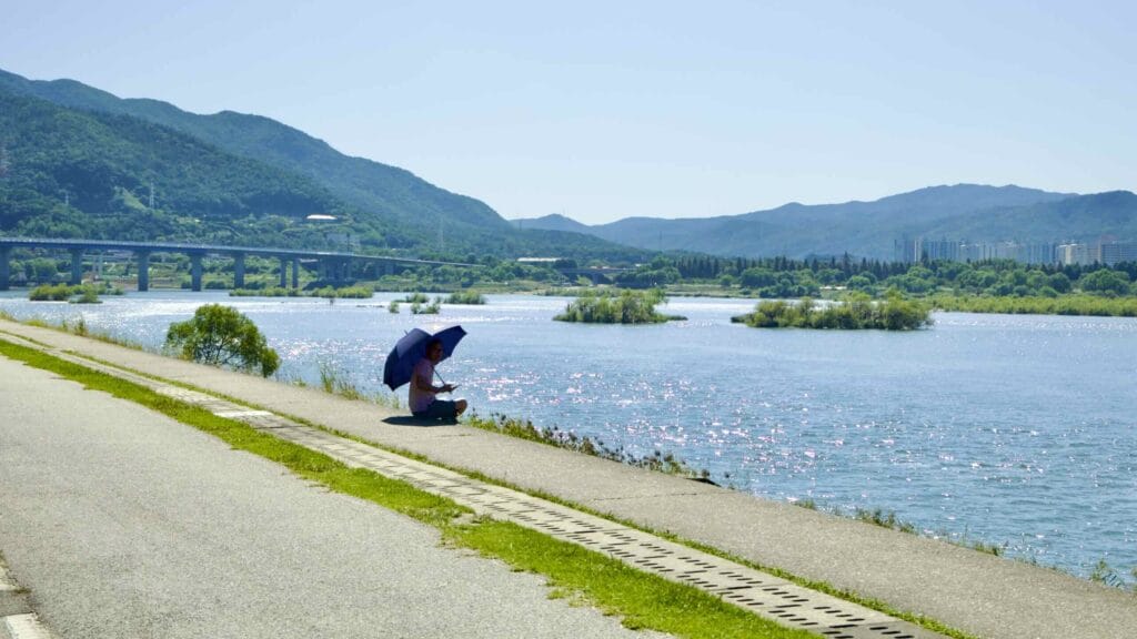A picture of Paldang Bridge (팔당대교) on the Hangang Bike Path (한강 자전거길) in Namyangju City (남양주시) South, Korea.
