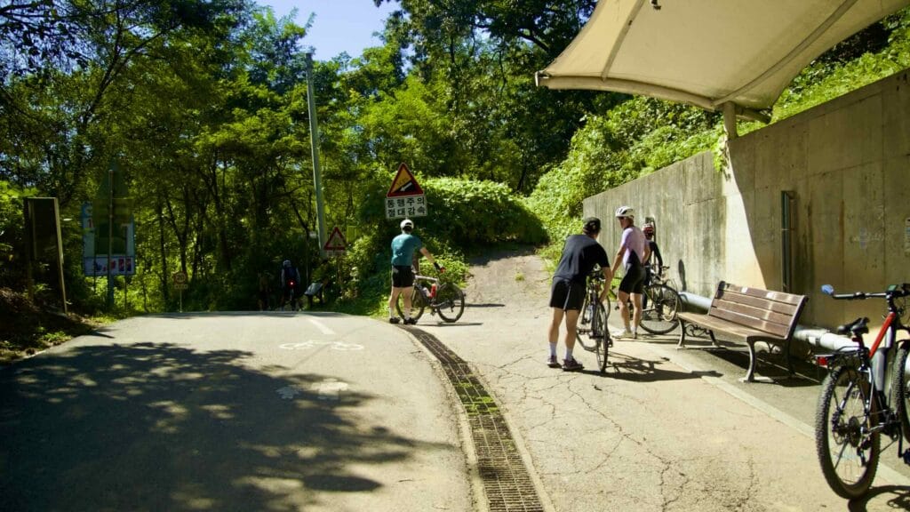 A picture of Mieumnaru Pass (미음나루고개) on the Hangang Bike Path (한강 자전거길) in Namyangju City (남양주시) South, Korea.
