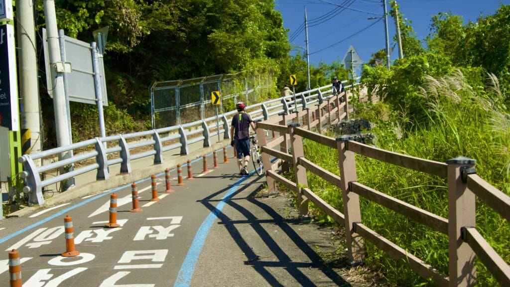 A picture of Mieumnaru Pass (미음나루고개) on the Hangang Bike Path (한강 자전거길) in Namyangju City (남양주시) South, Korea.