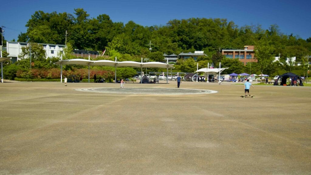 A picture of Namyangju Han River Park (남양주한강공원) on the Hangang Bike Path (한강 자전거길) in Namyangju City (남양주시) South, Korea.