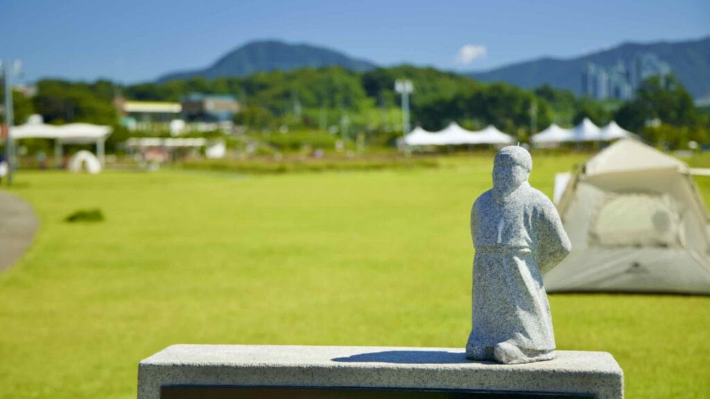 A picture of Namyangju Han River Park (남양주한강공원) on the Hangang Bike Path (한강 자전거길) in Namyangju City (남양주시) South, Korea.