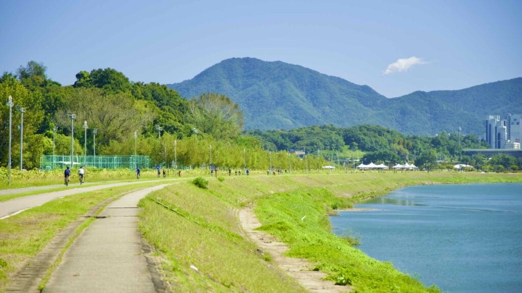 A picture of Namyangju Han River Park (남양주한강공원) on the Hangang Bike Path (한강 자전거길) in Namyangju City (남양주시) South, Korea.
