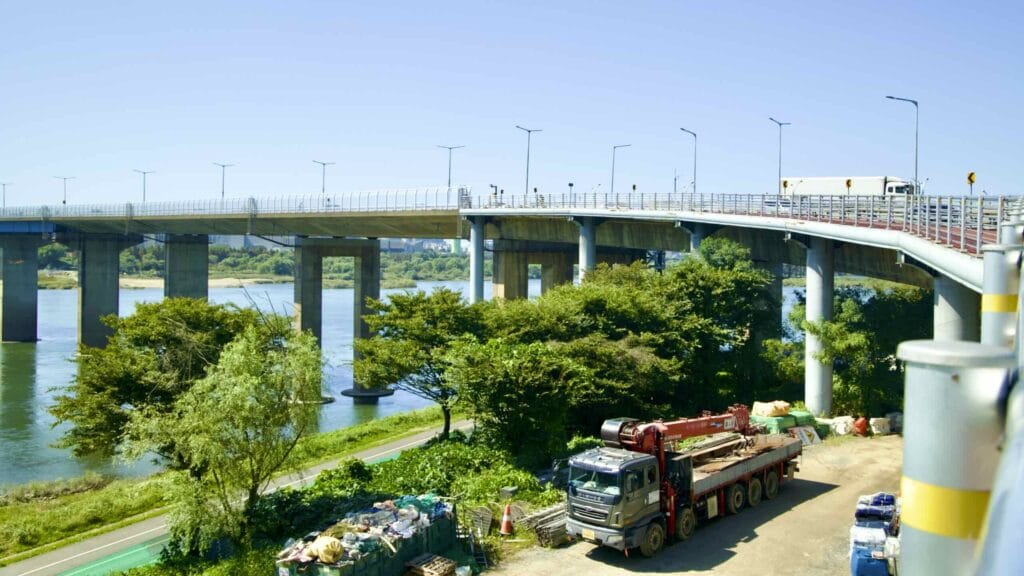 A picture of Paldang Bridge (팔당대교) on the Hangang Bike Path (한강 자전거길) in Namyangju City (남양주시) South, Korea.
