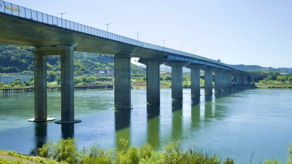 A picture of Paldang Bridge (팔당대교) on the Hangang Bike Path (한강 자전거길) in Namyangju City (남양주시) South, Korea.