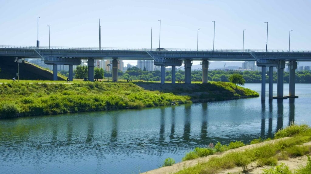 A picture of Wangsuk Stream (왕숙천) on the Hangang Bike Path (한강 자전거길) in Guri City (구리시) South, Korea.