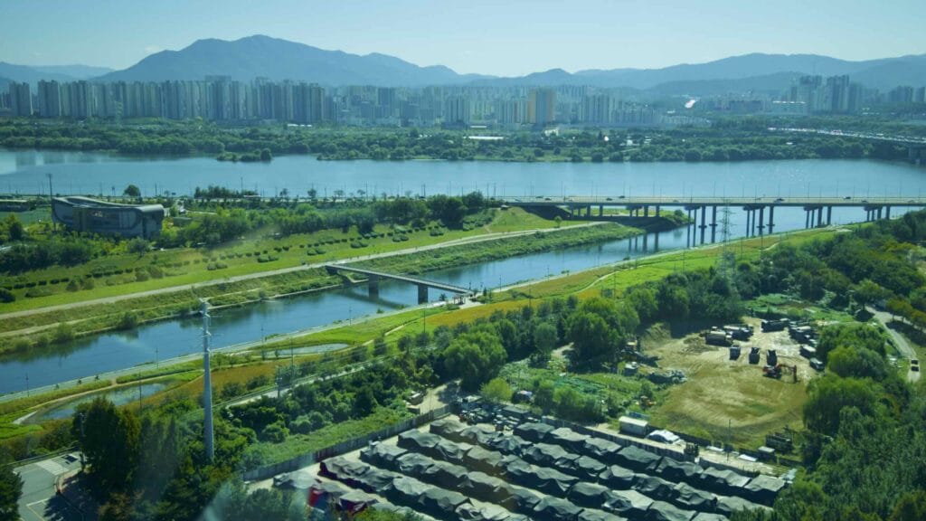 A picture of Wangsuk Stream (왕숙천) on the Hangang Bike Path (한강 자전거길) in Guri City (구리시) South, Korea.