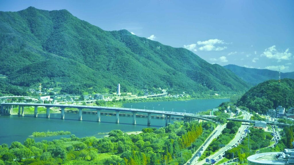 A picture of Paldang Bridge (팔당대교) on the Hangang Bike Path (한강 자전거길) in Hanam City (하남시) South, Korea.