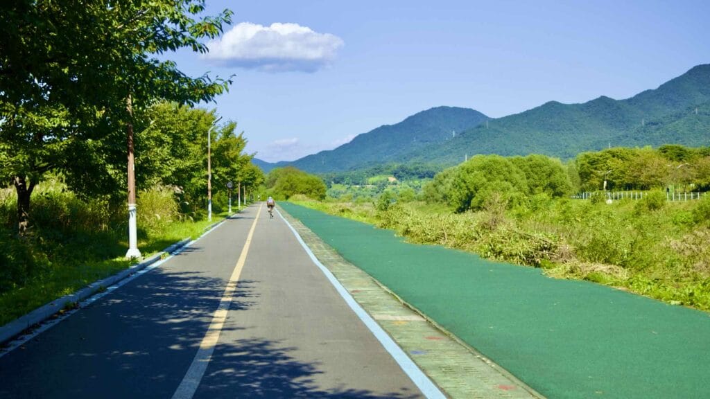 A picture of the Hangang Bike Path (한강 자전거길) in Hanam City (하남시) South, Korea.