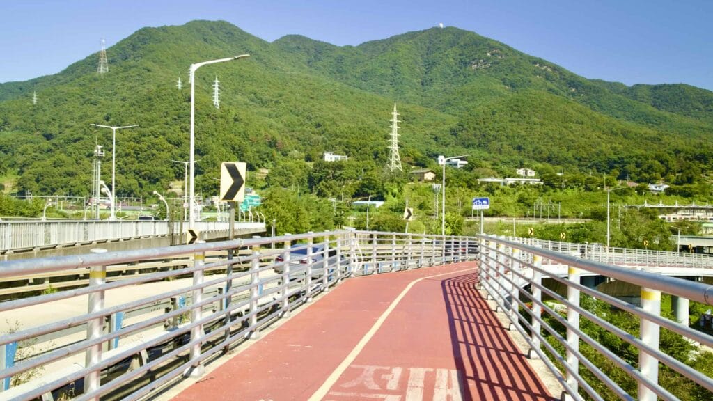 A picture of Paldang Bridge (팔당대교) on the Hangang Bike Path (한강 자전거길) in Hanam City (하남시) South, Korea.