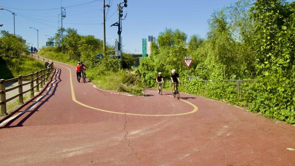 A picture of Paldang Bridge (팔당대교) on the Hangang Bike Path (한강 자전거길) in Hanam City (하남시) South, Korea.