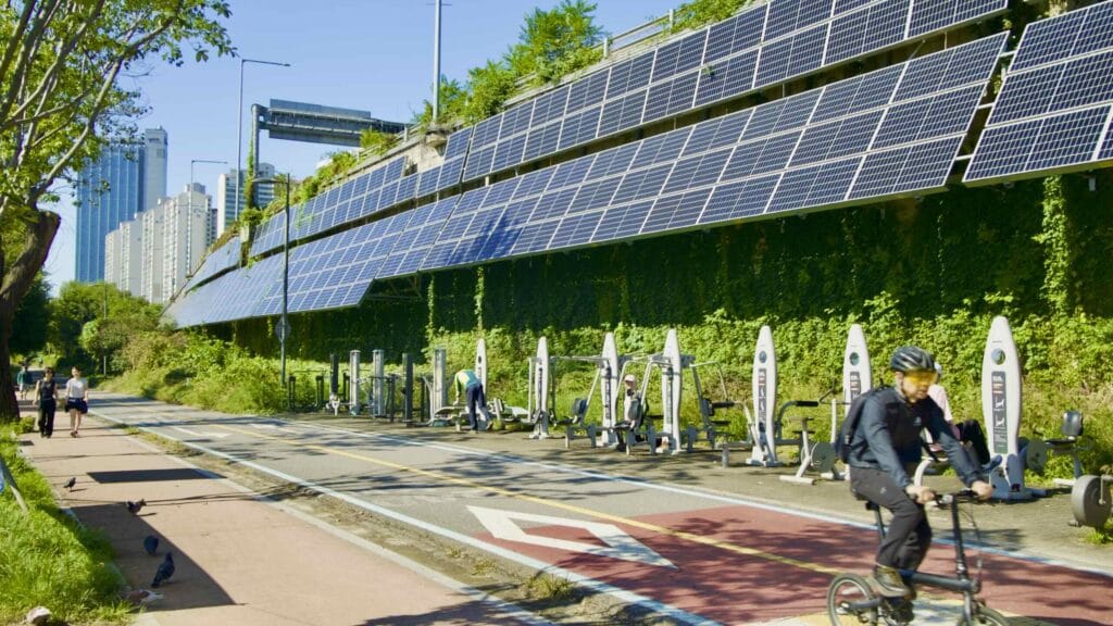 A picture of excercise equipment and solar panels along the bike path in Ttukseom Hangang Park (뚝섬한강공원) in Seoul, South Korea.