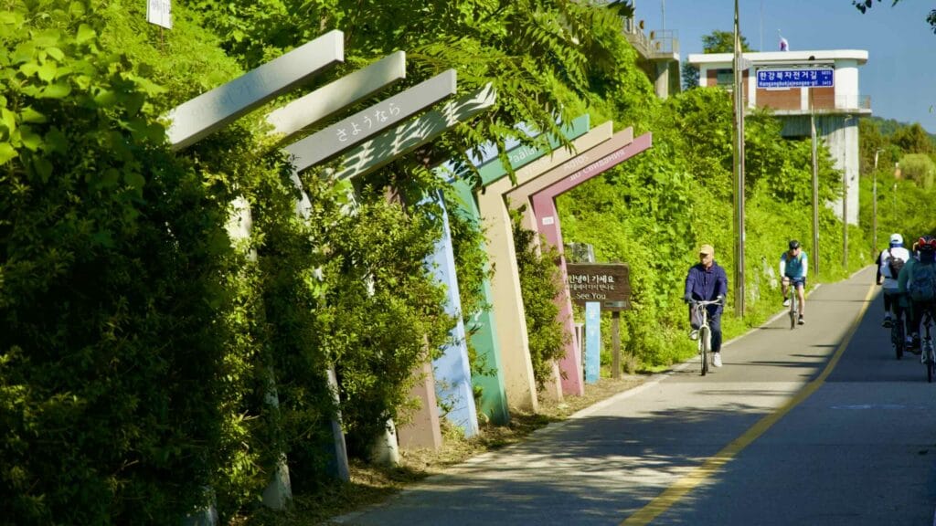 A picture of colorful pathside posts that mark the eastern border of Seoul and the western border of Guri City.