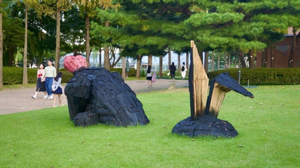A picture of Seonyu Island Park (선유도공원) in the Han River near Yanghwa Hangang Park (양화한강공원) in Seoul, South Korea.
