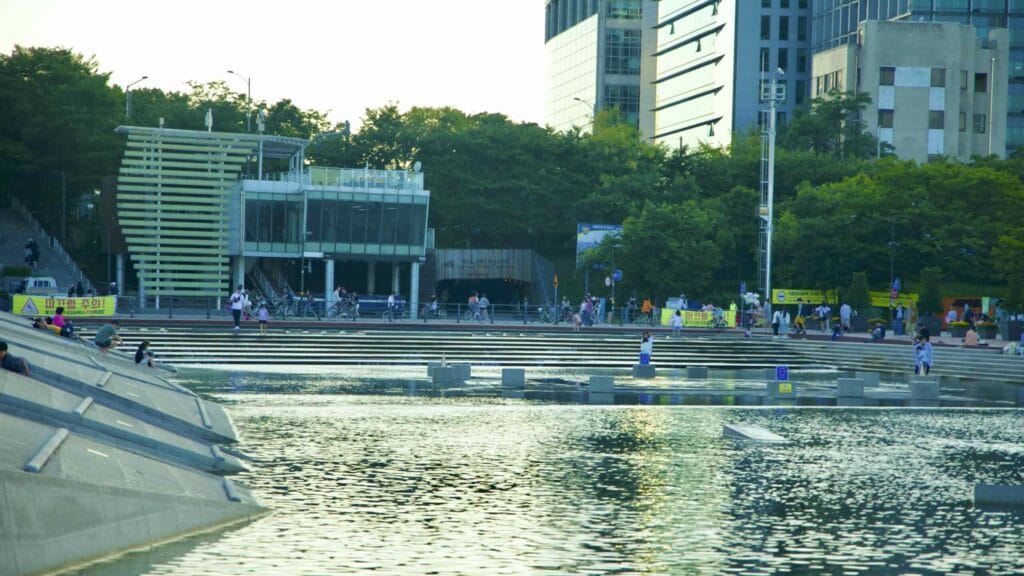 A picture of Waterlight Square Fountain (물빛광장) in Yeouido Hangang Park (여의도한강공원) in Seoul, South Korea.