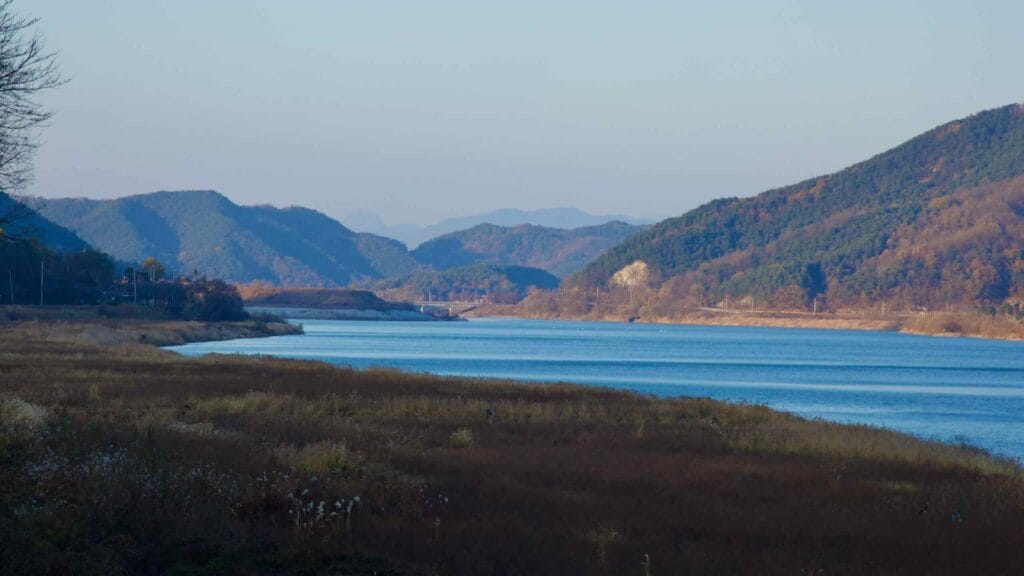 A picture of the intersection of Yeong River and Nakdong River in Sangju City, South Korea.