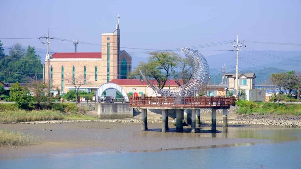 Mujeop Island Plaza near Mangdeok Port.