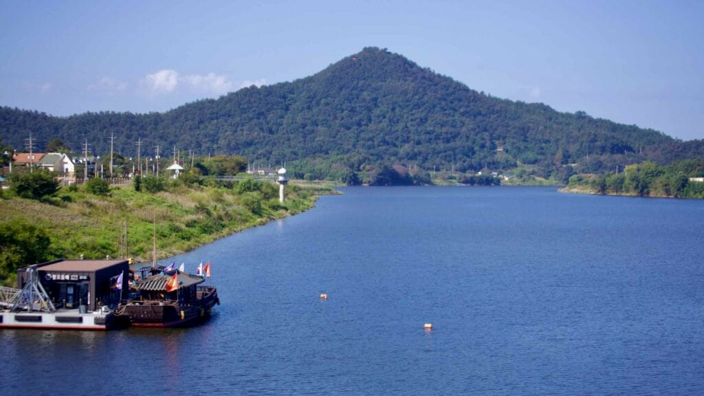 A scenic view of the Yeongsan River with traditional Hwangpo sailboats docked near Yeongsan Port