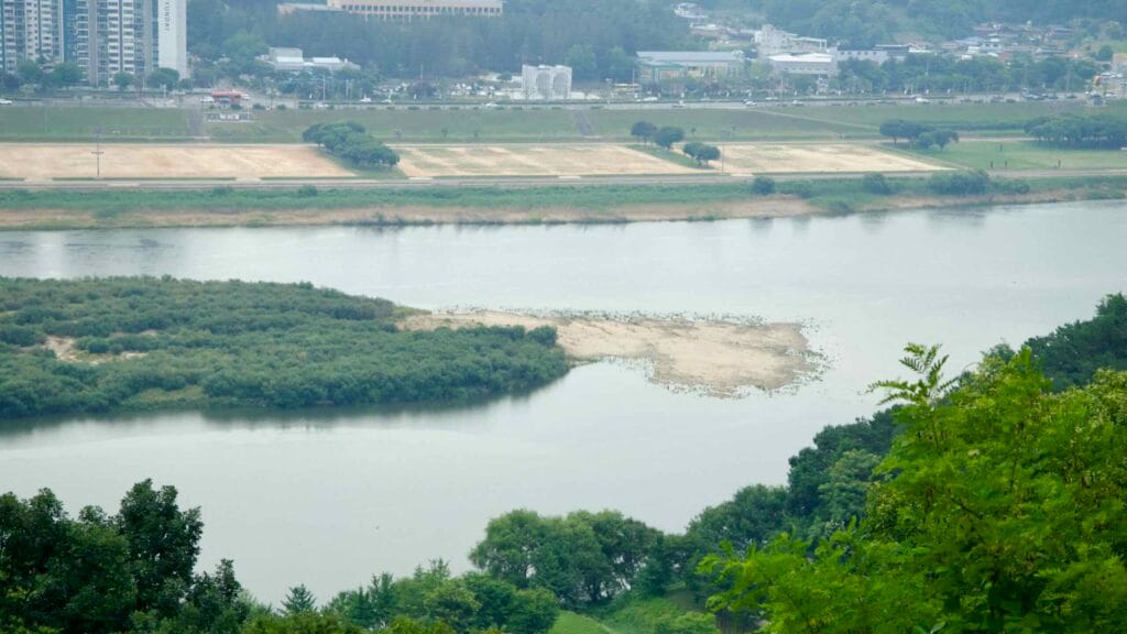 Sandbar and wetland vegetation in the middle of the Geum River, viewed from near Gong Mountain Fortress.