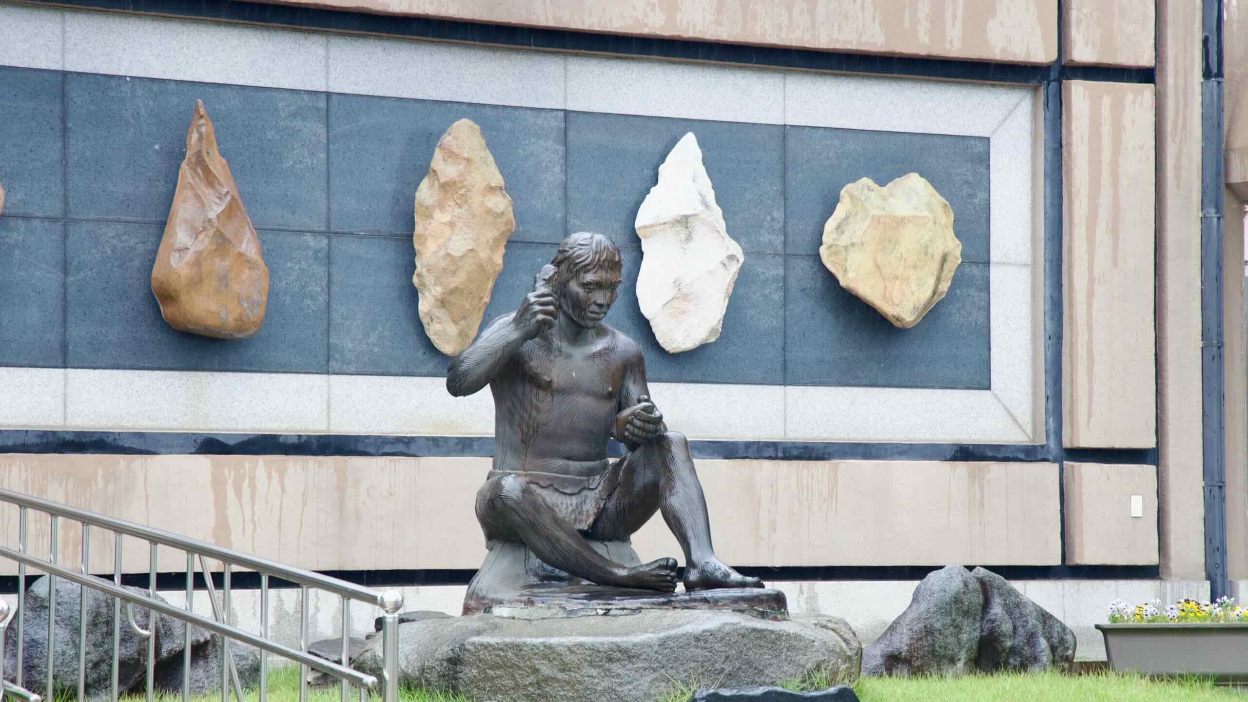 Stone Tool Maker Statue at Seokjangni Museum ancient lifestyle