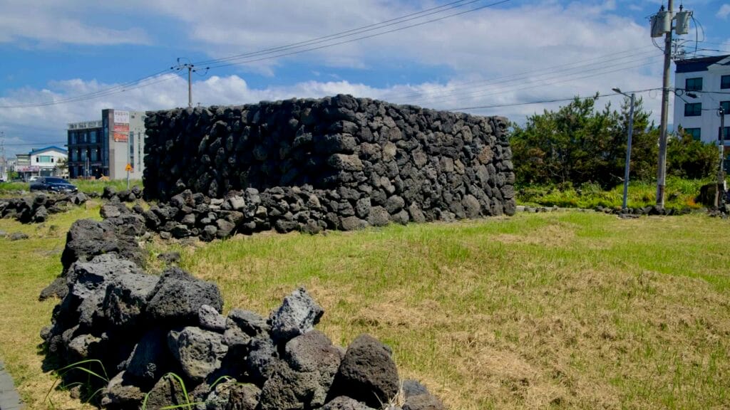 Basalt windbreak of Yeondaesanseong at Eoyeong Park, Jeju.