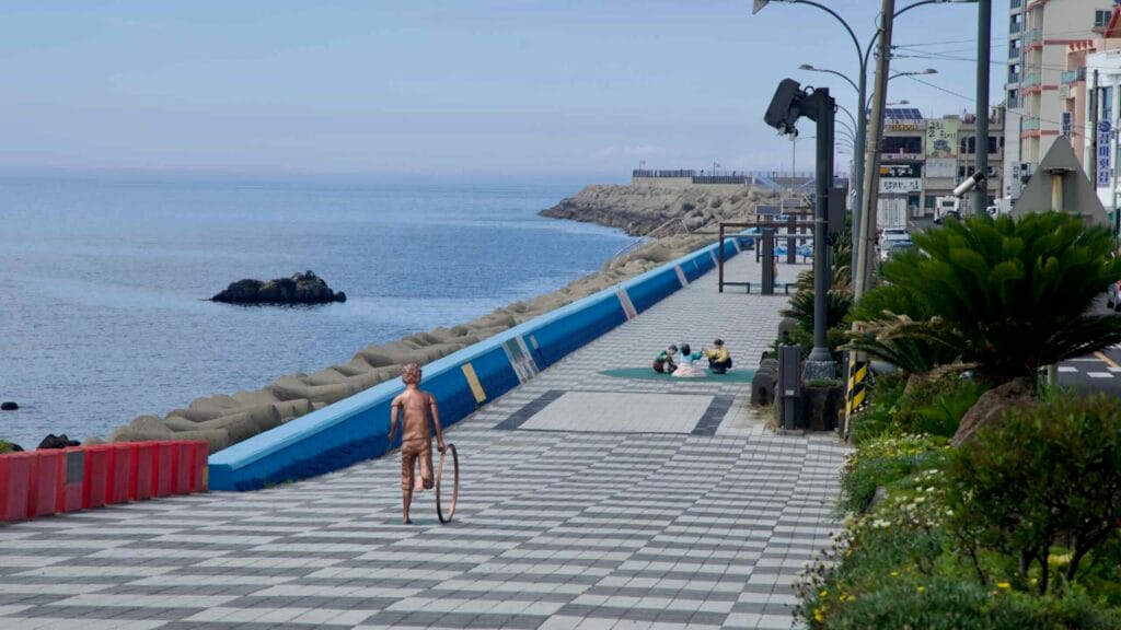 Statues on promenade of Gueom Port.
