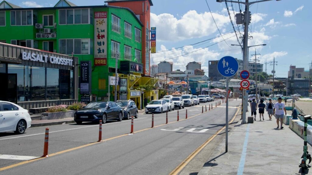 Seaside road, promenade, and bike lane at Iho.