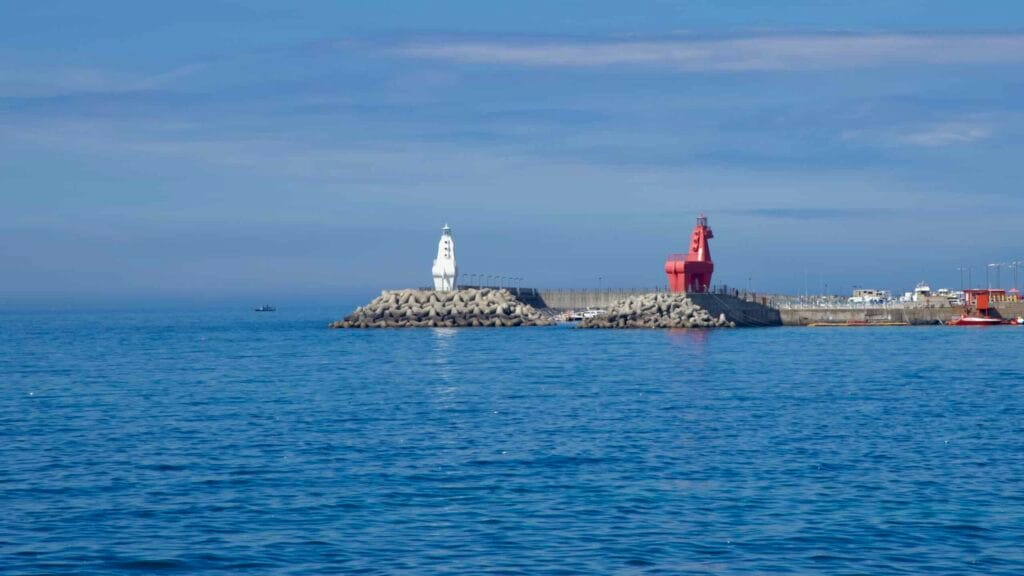 Red and white horse lighthouses on the breakwater.