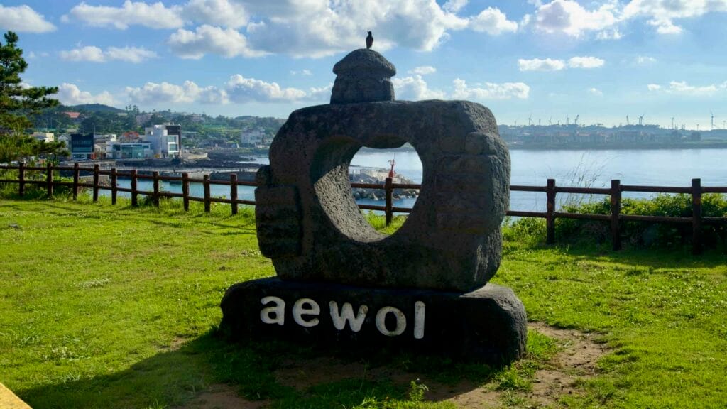 A basalt frame spelling “aewol” faces the harbor from a viewpoint at Darak Shelter.