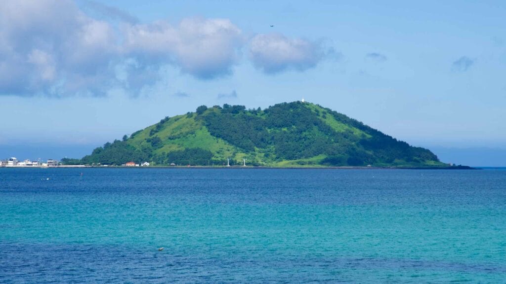 Biyangdo Island across turquoise water off Hanlim.
