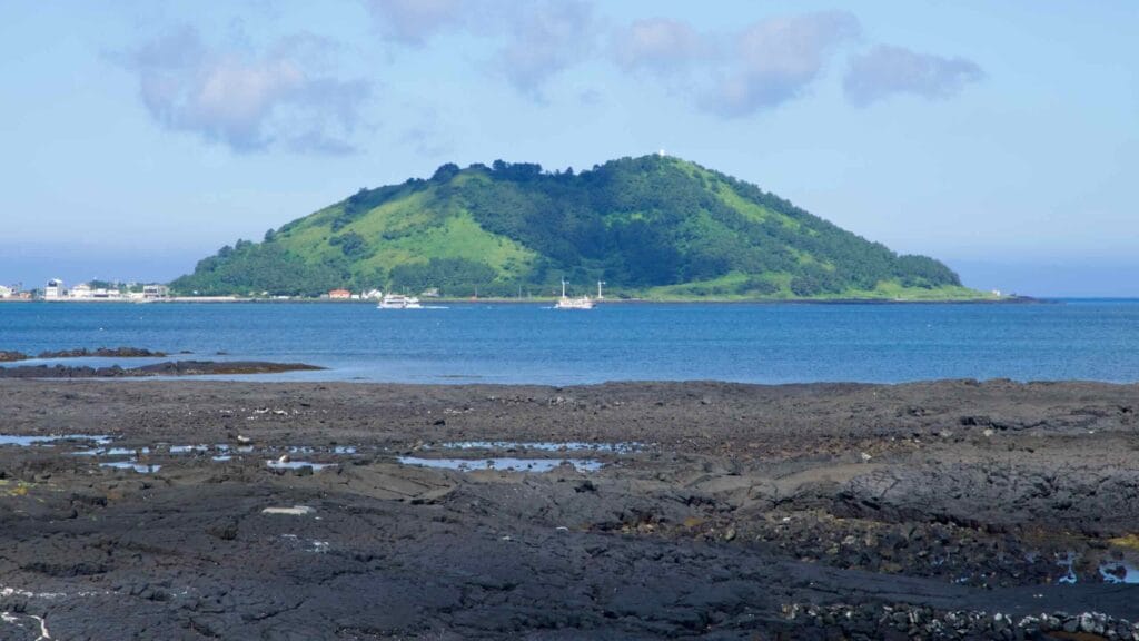 Basalt flats and tidal pools face Biyangdo from Hanlim.