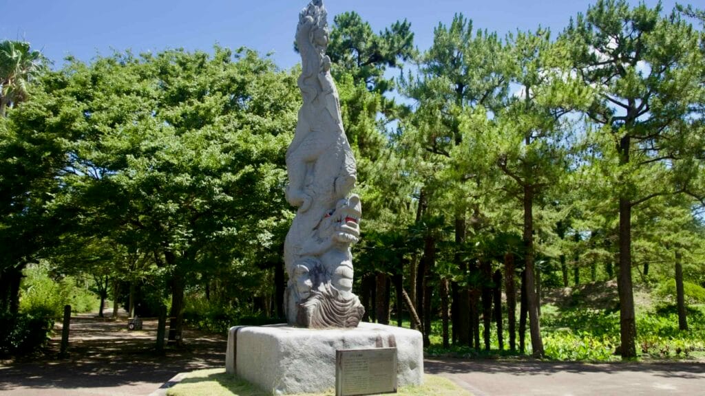 Tall dragon totem sculpture at Hallim Park on Jeju.