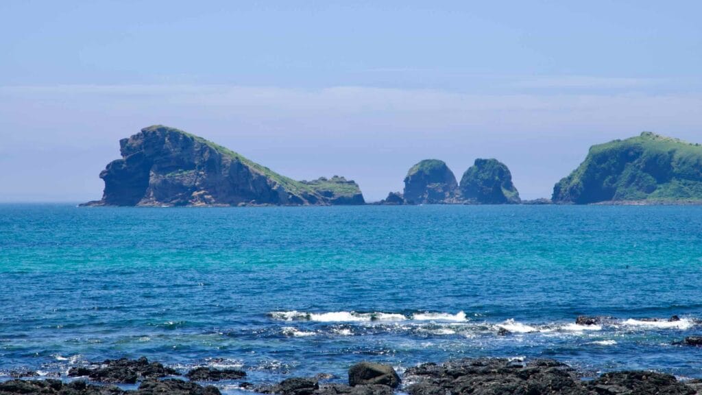 Offshore islets across blue water near Chagwido’s coast.