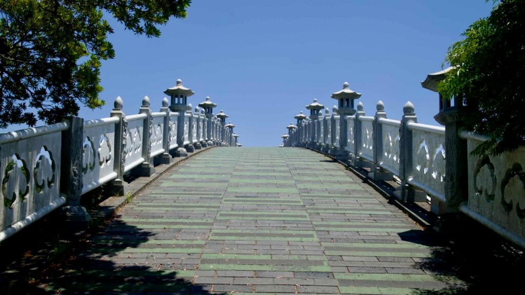 Lanterns and railings along the tiled deck of Seonim‑gyo Bridge.