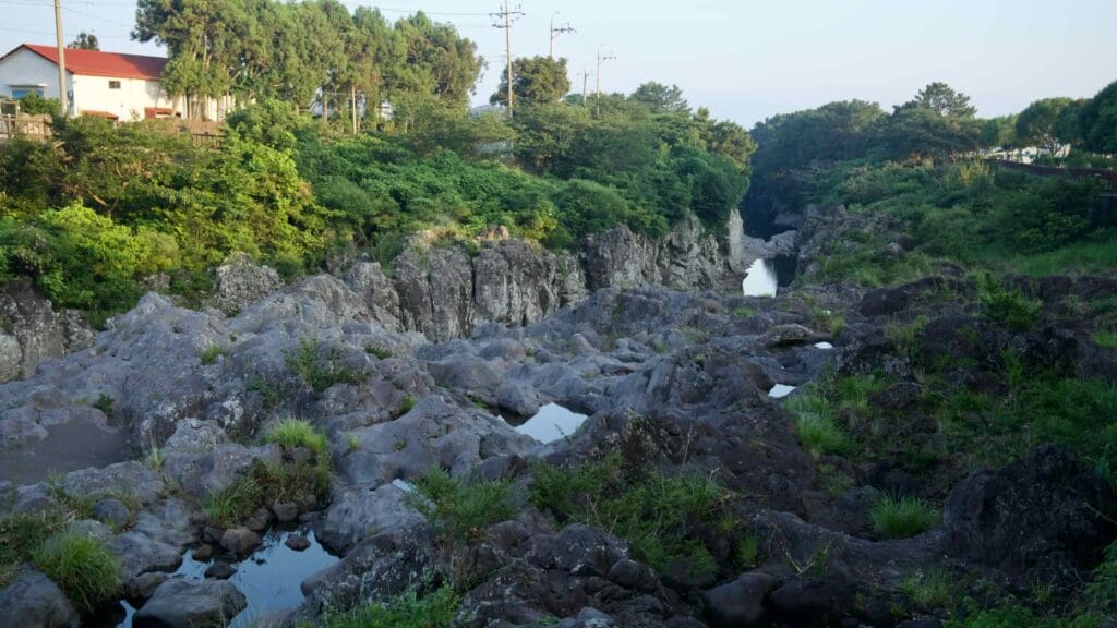 Rugged basalt forms pools and a narrow channel leading into the Soesokkak gorge.