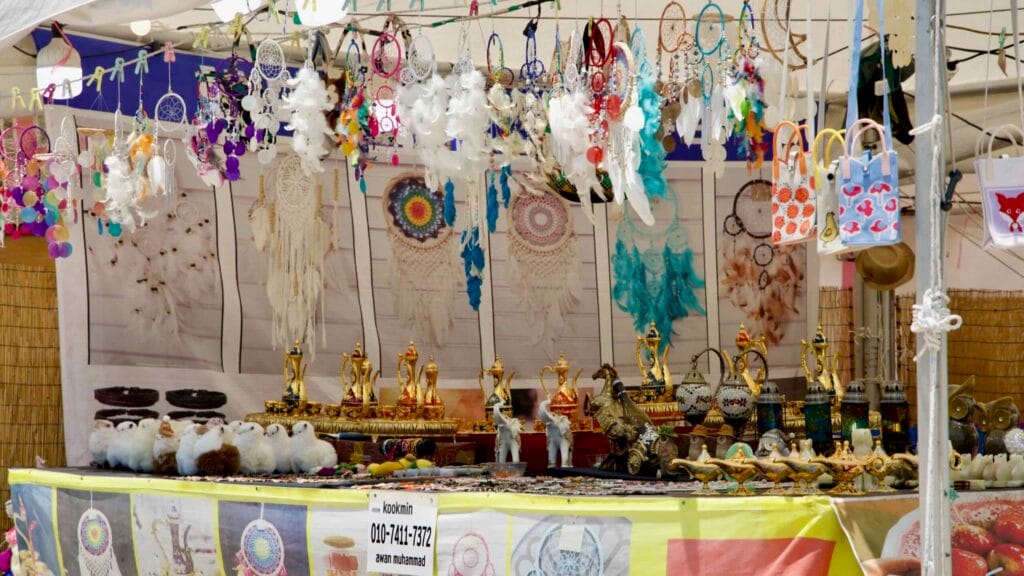 Flea market beside Hamdeok Seoubong Beach.